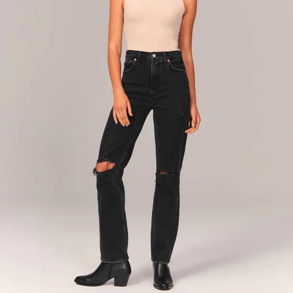 Abercrombie & Fitch 90s Straight Ultra High Rise Distressed Black Jeans 28 6R